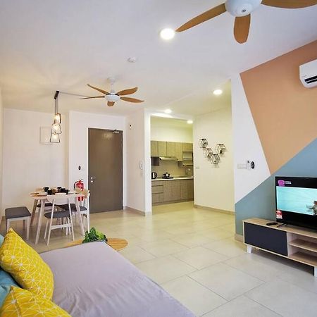 Astetica Pool & Lake View High Floor 100Mbps Wifi Netflix Seri Kembangan Extérieur photo