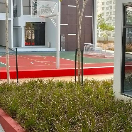 Astetica Pool & Lake View High Floor 100Mbps Wifi Netflix Seri Kembangan Extérieur photo