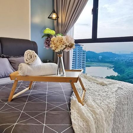 Astetica Pool & Lake View High Floor 100Mbps Wifi Netflix Seri Kembangan Extérieur photo