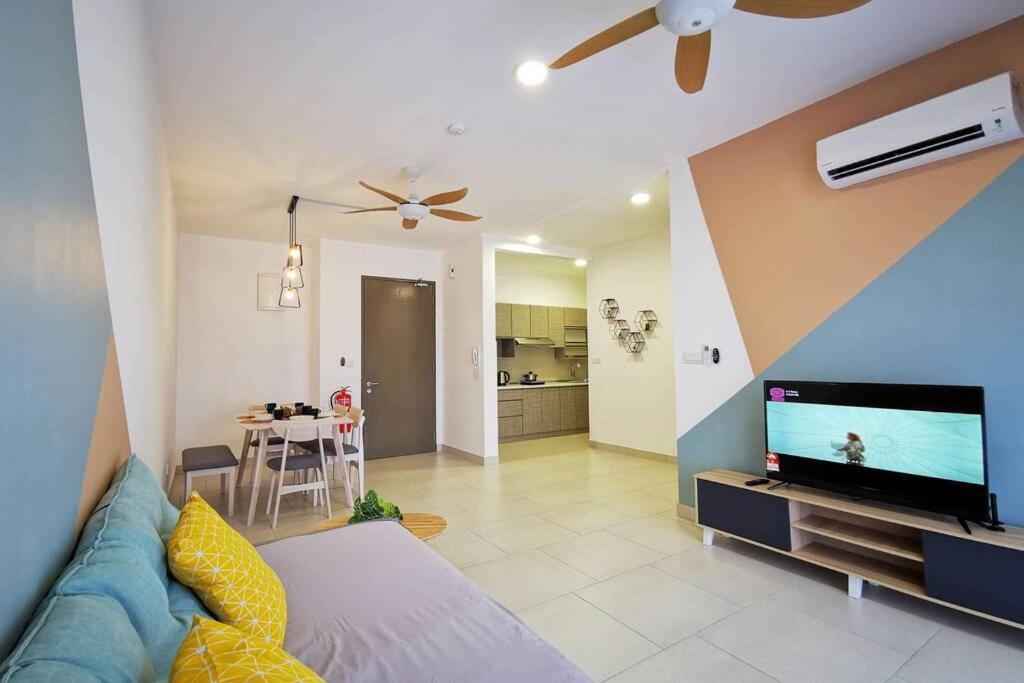 Astetica Pool & Lake View High Floor 100Mbps Wifi Netflix Seri Kembangan Extérieur photo