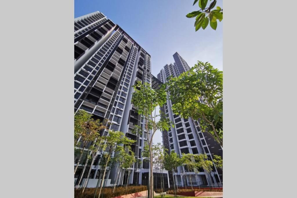 Astetica Pool & Lake View High Floor 100Mbps Wifi Netflix Seri Kembangan Extérieur photo