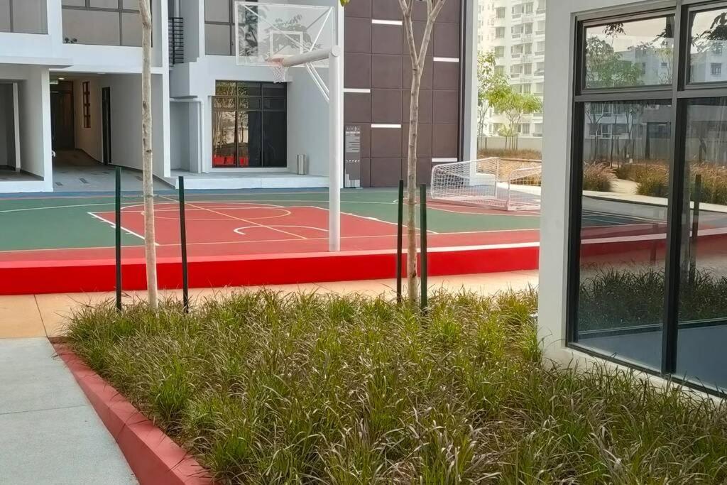 Astetica Pool & Lake View High Floor 100Mbps Wifi Netflix Seri Kembangan Extérieur photo