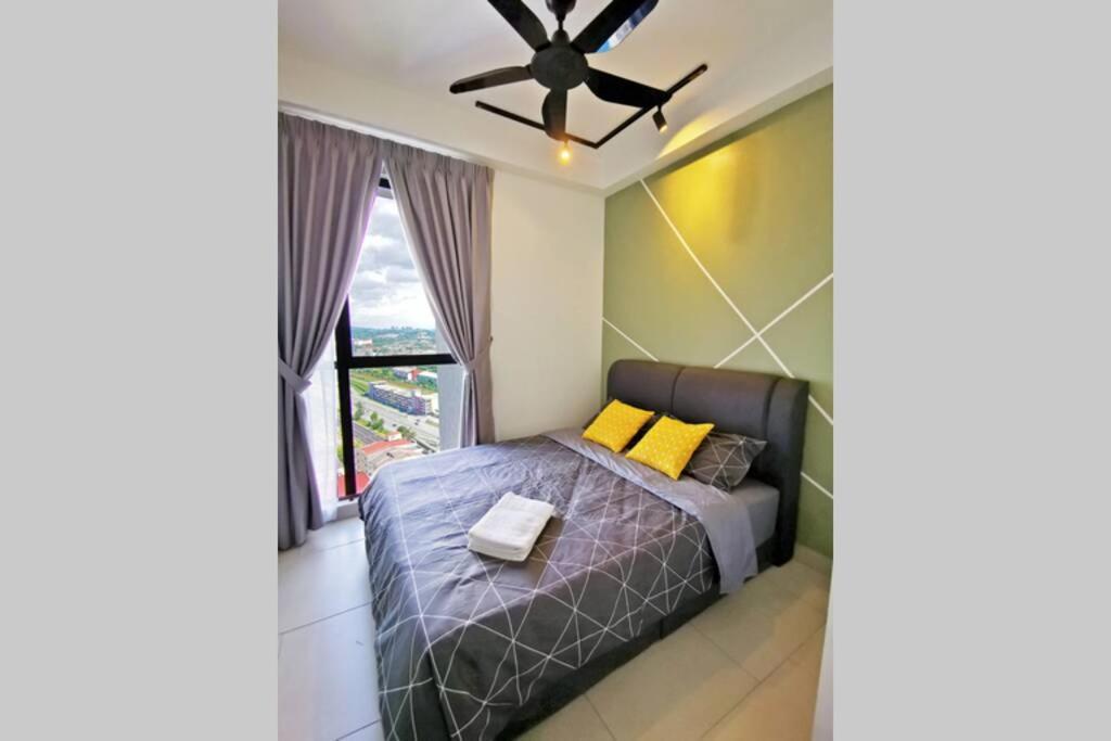 Astetica Pool & Lake View High Floor 100Mbps Wifi Netflix Seri Kembangan Extérieur photo