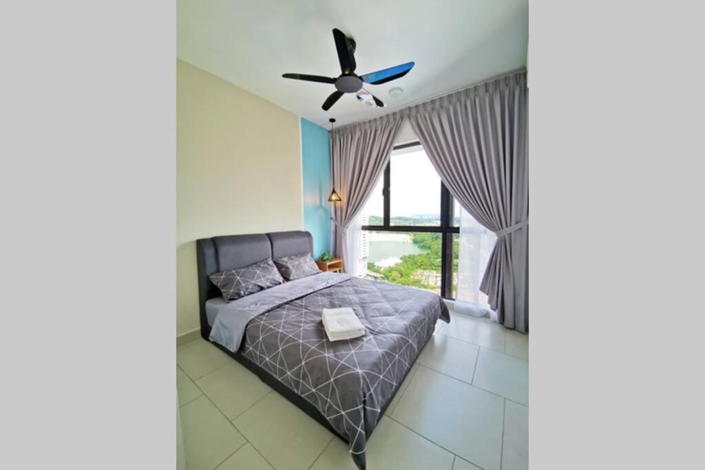 Astetica Pool & Lake View High Floor 100Mbps Wifi Netflix Seri Kembangan Extérieur photo