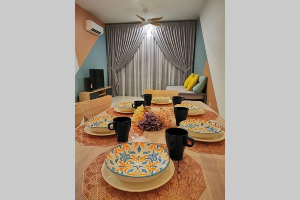 Astetica Pool & Lake View High Floor 100Mbps Wifi Netflix Seri Kembangan Extérieur photo