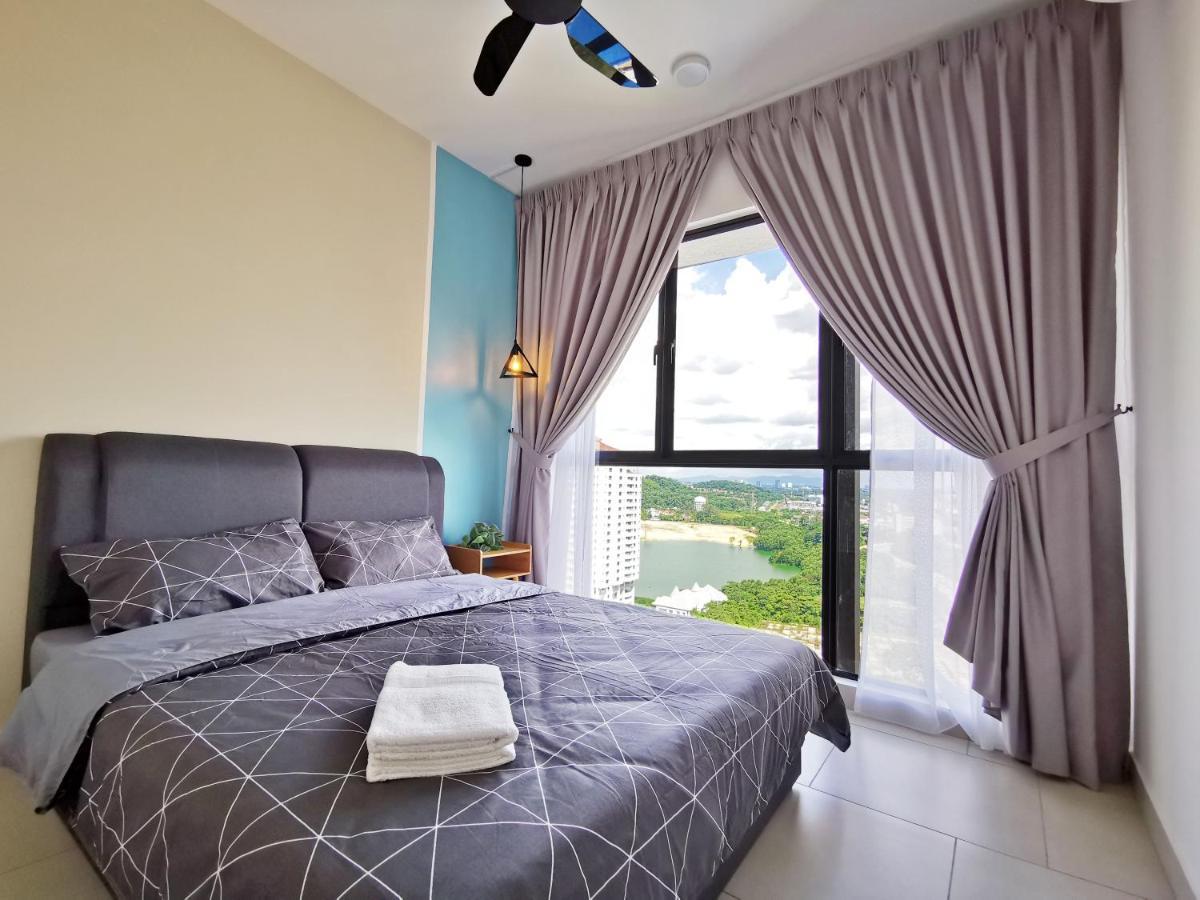 Astetica Pool & Lake View High Floor 100Mbps Wifi Netflix Seri Kembangan Extérieur photo
